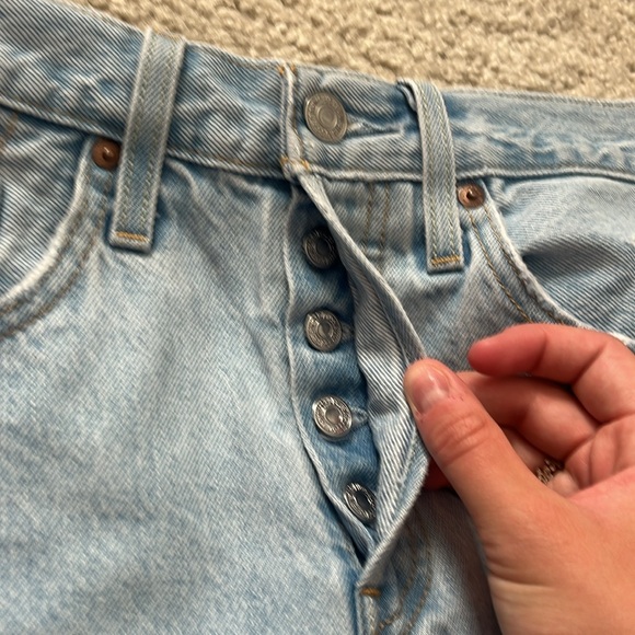 Levi 501 Jean Shorts - Picture 5 of 5